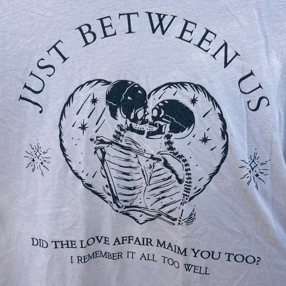 ALL TOO WELL TSHIRT🧣 - Picture 2 of 2